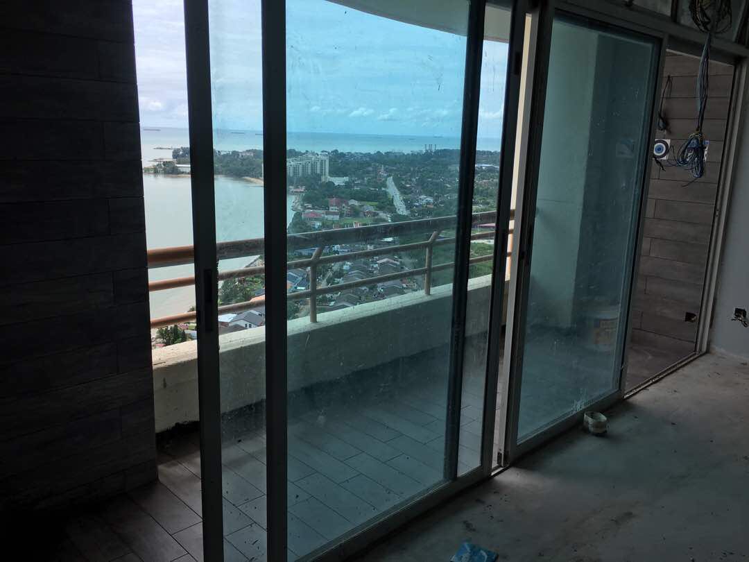 sliding door glass aluminium