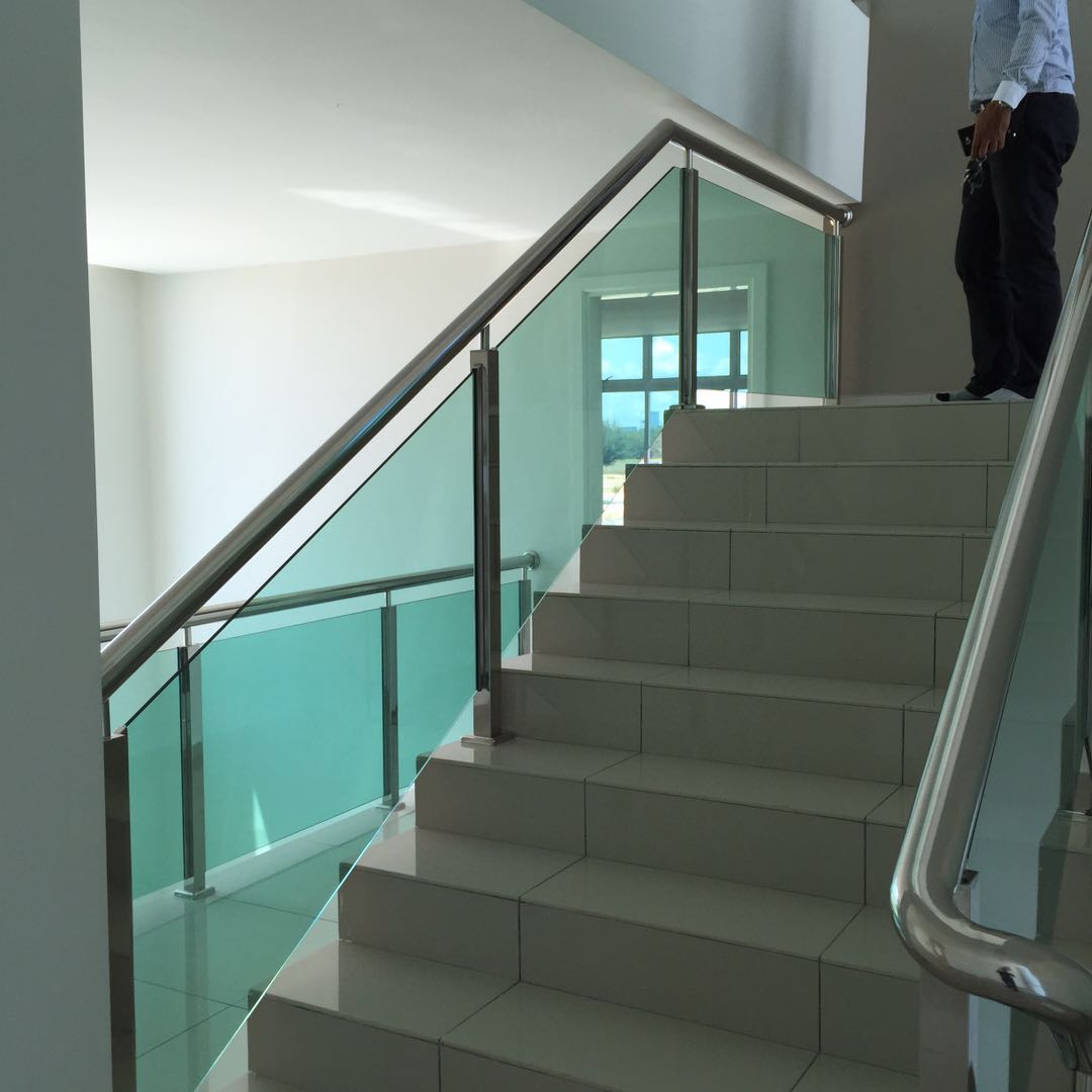 tempred glass stair railing